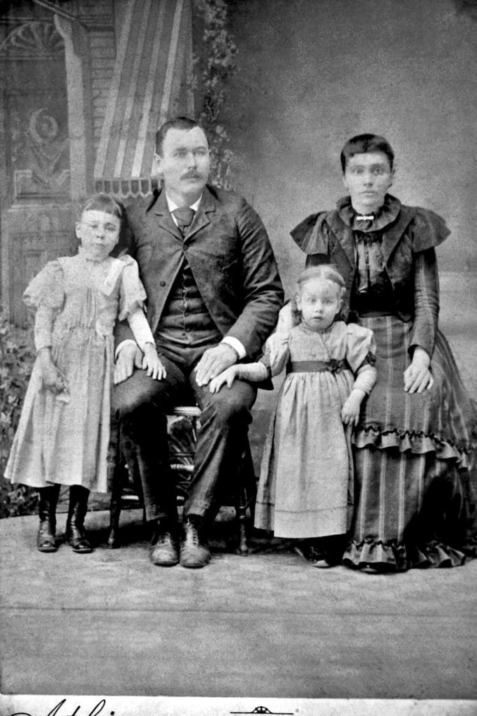 Dewitt Clinton Sachse  and wife Susie Herring with daughters Gertrude and Mary